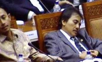 Roy Suryo Gantikan Andi, Publik Jangan Berharap Banyak